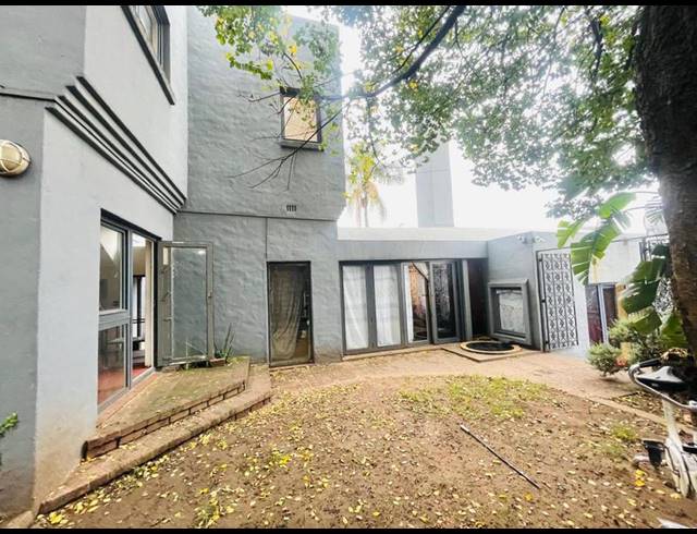 6 BEDROOM HOUSE FOR SALE IN ORANGE GROVE